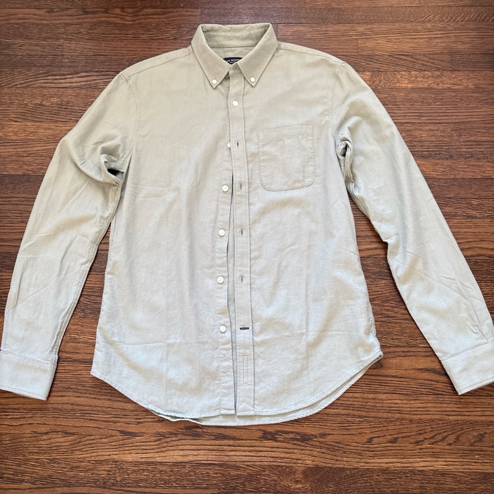 Club Monaco Light Green Casual Button-Down Shirt